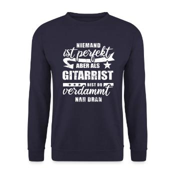 Niemand ist perfekt - Gitarrist - Spruch - Unisex Pullover - Navy - Vorne - Alina (178cm) & Michal (187cm)