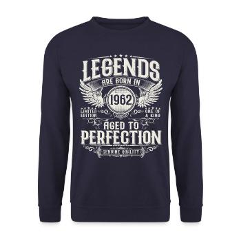 Millésime 1962 Born Legends Cadeau d’anniversaire - Sweat-shirt Unisexe - marine - Devant - Alina (178cm) & Michal (187cm)