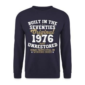 Built in the seventies 1976 46th birthday men - Unisex Sweatshirt - navy - Front - Alina (178cm) & Michal (187cm)