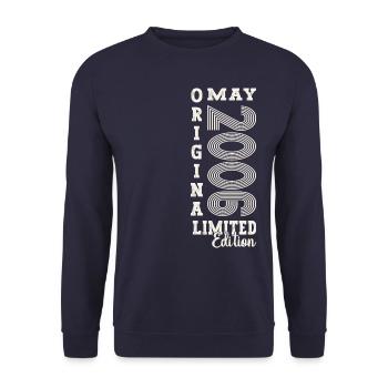 17th Birthday Man Original May Vintage 2006 - Unisex Sweatshirt - navy - Front - Alina (178cm) & Michal (187cm)
