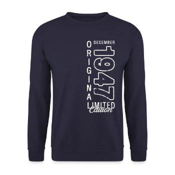 76e anniversaire Original Décembre Né 1947 - Sweat-shirt Unisexe - marine - Devant - Alina (178cm) & Michal (187cm)