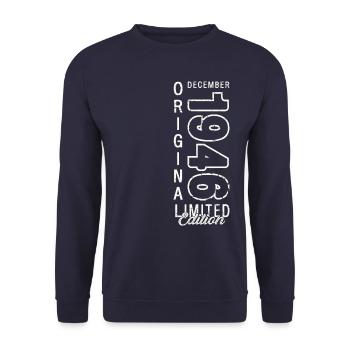 77e anniversaire Original Décembre Né 1946 - Sweat-shirt Unisexe - marine - Devant - Alina (178cm) & Michal (187cm)