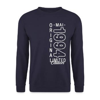 Date de naissance 1994 Mai 1994 Millésime 1994 Légende 94 - Sweat-shirt Unisexe - marine - Devant - Alina (178cm) & Michal (187cm)