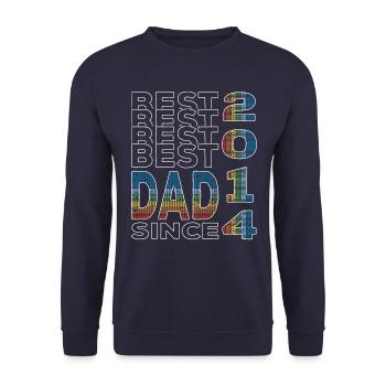Bester Papa der Welt seit 2014 Vatertag Geburtstag - Unisex Pullover - Navy - Vorne - Alina (178cm) & Michal (187cm)