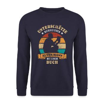 Unterschätze nie einen alten Mann mit Buch - Unisex Pullover - Navy - Vorne - Alina (178cm) & Michal (187cm)