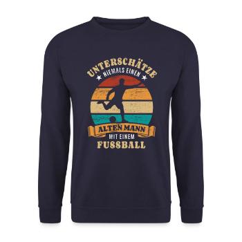 Unterschätze nie einen alten Mann mit Fußball - Unisex Pullover - Navy - Vorne - Alina (178cm) & Michal (187cm)