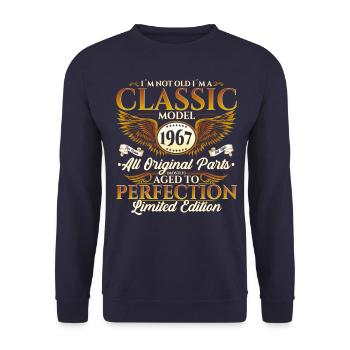 Born in 1967 Classic Birthday Gift Men - Unisex Sweatshirt - navy - Front - Alina (178cm) & Michal (187cm)