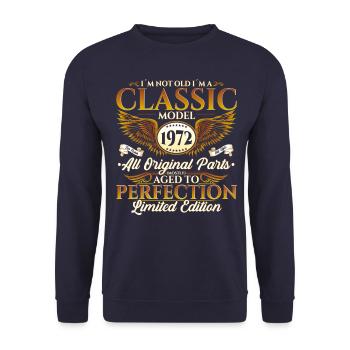 Né en 1972 Classic Birthday Gift Hommes - Sweat-shirt Unisexe - marine - Devant - Alina (178cm) & Michal (187cm)