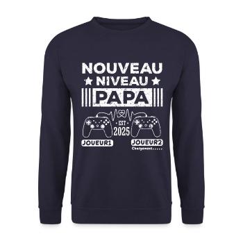 Nouveau niveau papa 2025 idée cadeau futur père - Sweat-shirt Unisexe - marine - Devant - Alina (178cm) & Michal (187cm)