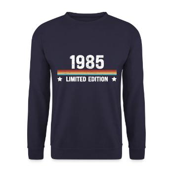 1985 Anniversaire 2022 Strip Vintage Rétro - Sweat-shirt Unisexe - marine - Devant - Alina (178cm) & Michal (187cm)