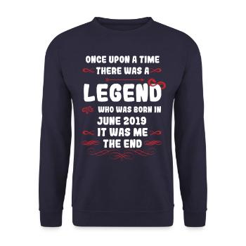 Es war einmal eine Legende. Juni 2019 Geburtstag - Unisex Pullover - Navy - Vorne - Alina (178cm) & Michal (187cm)