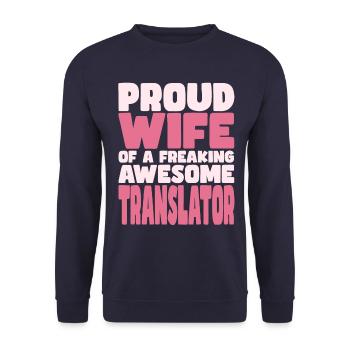 Stolze Ehefrau Eines Verdammt Guten Übersetzers - Unisex Pullover - Navy - Vorne - Alina (178cm) & Michal (187cm)