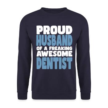 Proud wife of a damn good dentist - Unisex Sweatshirt - navy - Front - Alina (178cm) & Michal (187cm)