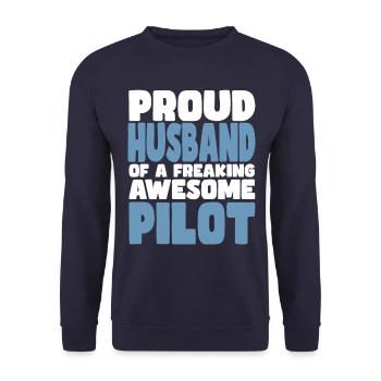 Stolze Ehefrau Eines Verdammt Guten Pilots - Unisex Pullover - Navy - Vorne - Alina (178cm) & Michal (187cm)