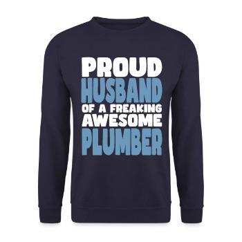Fière épouse d’un sacré bon plombier - Sweat-shirt Unisexe - marine - Devant - Alina (178cm) & Michal (187cm)