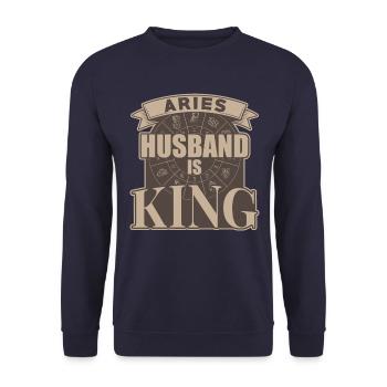 Widder Ehemann Ist König - Unisex Pullover - Navy - Vorne - Alina (178cm) & Michal (187cm)