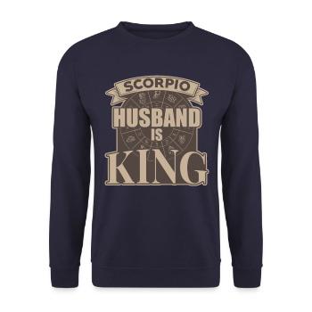 Skorpion Ehemann Ist König - Unisex Pullover - Navy - Vorne - Alina (178cm) & Michal (187cm)