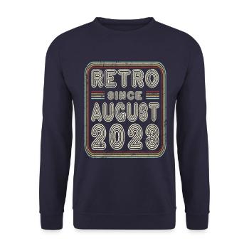 Geburtstag August 2023 Retro Geschenk - Unisex Pullover - Navy - Vorne - Alina (178cm) & Michal (187cm)