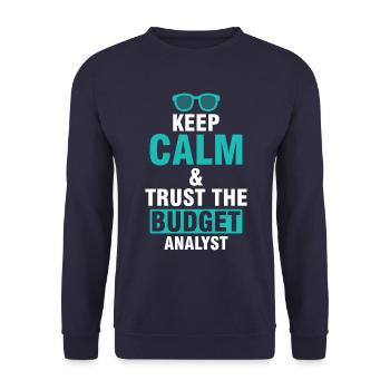 Keep Calm & Vertrau Dem Budget Analysten - Unisex Pullover - Navy - Vorne - Alina (178cm) & Michal (187cm)