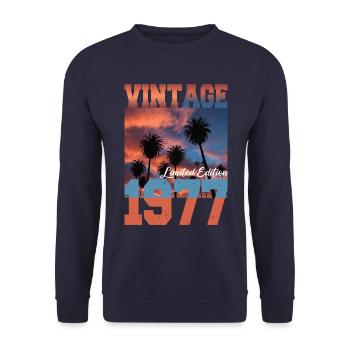 1977 Vintage Limited Edition Palmen Geboren 1977 - Unisex Pullover - Navy - Vorne - Alina (178cm) & Michal (187cm)