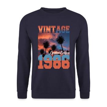 1986 Vintage Limited Edition Palmen Geboren 1986 - Unisex Pullover - Navy - Vorne - Alina (178cm) & Michal (187cm)
