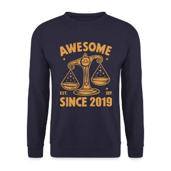 Awesome Since 2019 Libra Geburtstag - Unisex Pullover - Navy - Vorne - Alina (178cm) & Michal (187cm)