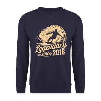 Légendaire depuis 2018 Anniversaire Surfeur - Sweat-shirt Unisexe - marine - Devant - Alina (178cm) & Michal (187cm)