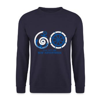 60 New Adventures 60. Geburtstag 1960 Geschenk - Unisex Pullover - Navy - Vorne - Alina (178cm) & Michal (187cm)