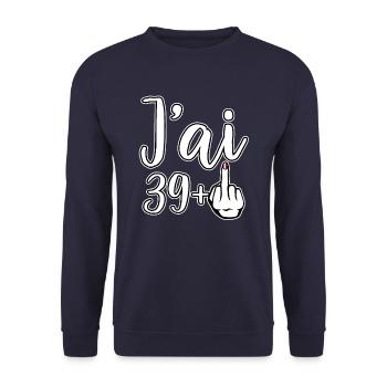 Ich bin 39 Plus 1 Mittelfinger 40. Geburtstag - Unisex Pullover - Navy - Vorne - Alina (178cm) & Michal (187cm)