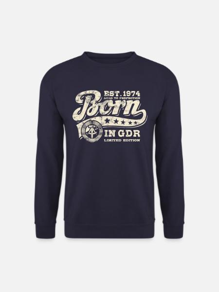 Born in GDR 1974 - Geburtstag - Ossi Geschenk - Unisex Pullover - Navy