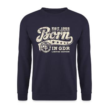 Born in GDR 1955 - Geburtstag - Ossi Geschenk - Unisex Pullover - Navy - Vorne - Alina (178cm) & Michal (187cm)