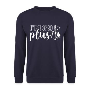 Ich bin 39 plus 1, Mittelfinger 40. Geburtstag - Unisex Pullover - Navy - Vorne - Alina (178cm) & Michal (187cm)