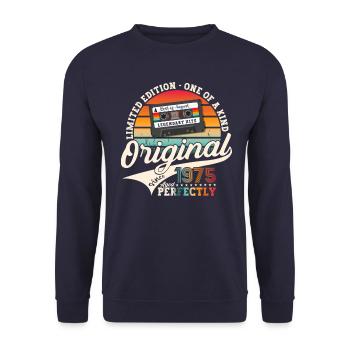 48th Birthday Man August Vintage 1975 Cassette - Unisex Sweatshirt - navy - Front - Alina (178cm) & Michal (187cm)