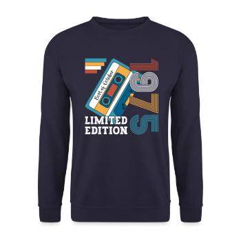 48e anniversaire octobre millésime 1975 cassette - Sweat-shirt Unisexe - marine - Devant - Alina (178cm) & Michal (187cm)