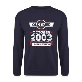 20. Geburtstag Oldtimer Oktober Jahrgang 2003 - Unisex Pullover - Navy - Vorne - Alina (178cm) & Michal (187cm)