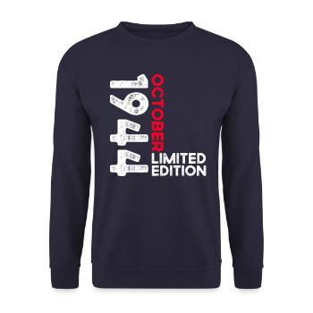 80e anniversaire mari Original octobre Vintage 1944 - Sweat-shirt Unisexe - marine - Devant - Alina (178cm) & Michal (187cm)