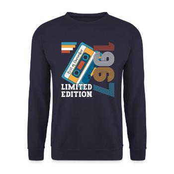 56e anniversaire novembre Vintage 1967 cassette - Sweat-shirt Unisexe - marine - Devant - Alina (178cm) & Michal (187cm)