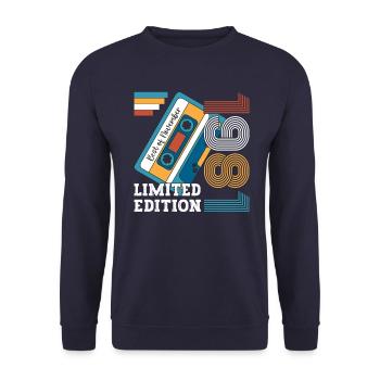 42e anniversaire novembre Vintage 1981 cassette - Sweat-shirt Unisexe - marine - Devant - Alina (178cm) & Michal (187cm)
