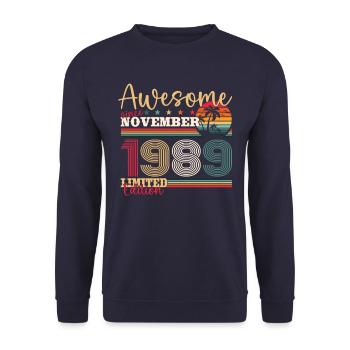 34th Birthday Husband November Vintage 1989 - Unisex Sweatshirt - navy - Front - Alina (178cm) & Michal (187cm)