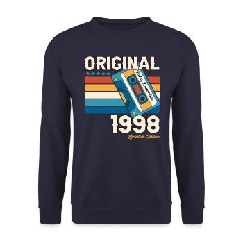 25. Geburtstag Kassette November Jahrgang 1998 - Unisex Pullover - Navy - Vorne - Alina (178cm) & Michal (187cm)