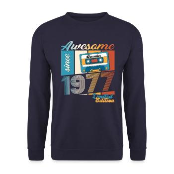 46e anniversaire Cassette décembre Vintage 1977 - Sweat-shirt Unisexe - marine - Devant - Alina (178cm) & Michal (187cm)