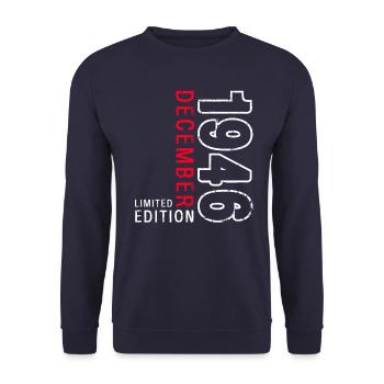 77e anniversaire Original Décembre Né 1946 - Sweat-shirt Unisexe - marine - Devant - Alina (178cm) & Michal (187cm)