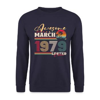 45. Geburtstag Großartig seit März Jahrgang 1979 - Unisex Pullover - Navy - Vorne - Alina (178cm) & Michal (187cm)