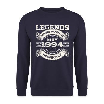Date de naissance 1994 Mai 1994 Millésime 1994 Légende 94 - Sweat-shirt Unisexe - marine - Devant - Alina (178cm) & Michal (187cm)