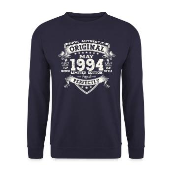 Date de naissance 1994 Mai 1994 Millésime 1994 Légende 94 - Sweat-shirt Unisexe - marine - Devant - Alina (178cm) & Michal (187cm)