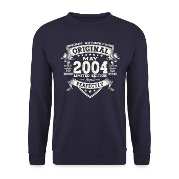 Geburtstag 2004 Mai 2004 Jahrgang 2004 Legende 04 - Unisex Pullover - Navy - Vorne - Alina (178cm) & Michal (187cm)