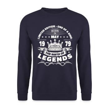 Légende Mai 1979 Millésime 1979 Anniversaire 1979 - Sweat-shirt Unisexe - marine - Devant - Alina (178cm) & Michal (187cm)
