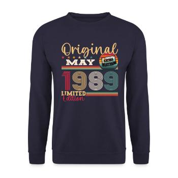 Original May 1989 Vintage 1989 Birthday 1989 - Unisex Sweatshirt - navy - Front - Alina (178cm) & Michal (187cm)