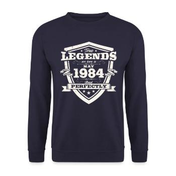 Légende Mai 1984 Millésime 1984 Anniversaire 1984 - Sweat-shirt Unisexe - marine - Devant - Alina (178cm) & Michal (187cm)