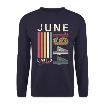 Original Juin 1944 Vintage 1944 Anniversaire 1944 - Sweat-shirt Unisexe - marine - Devant - Alina (178cm) & Michal (187cm)